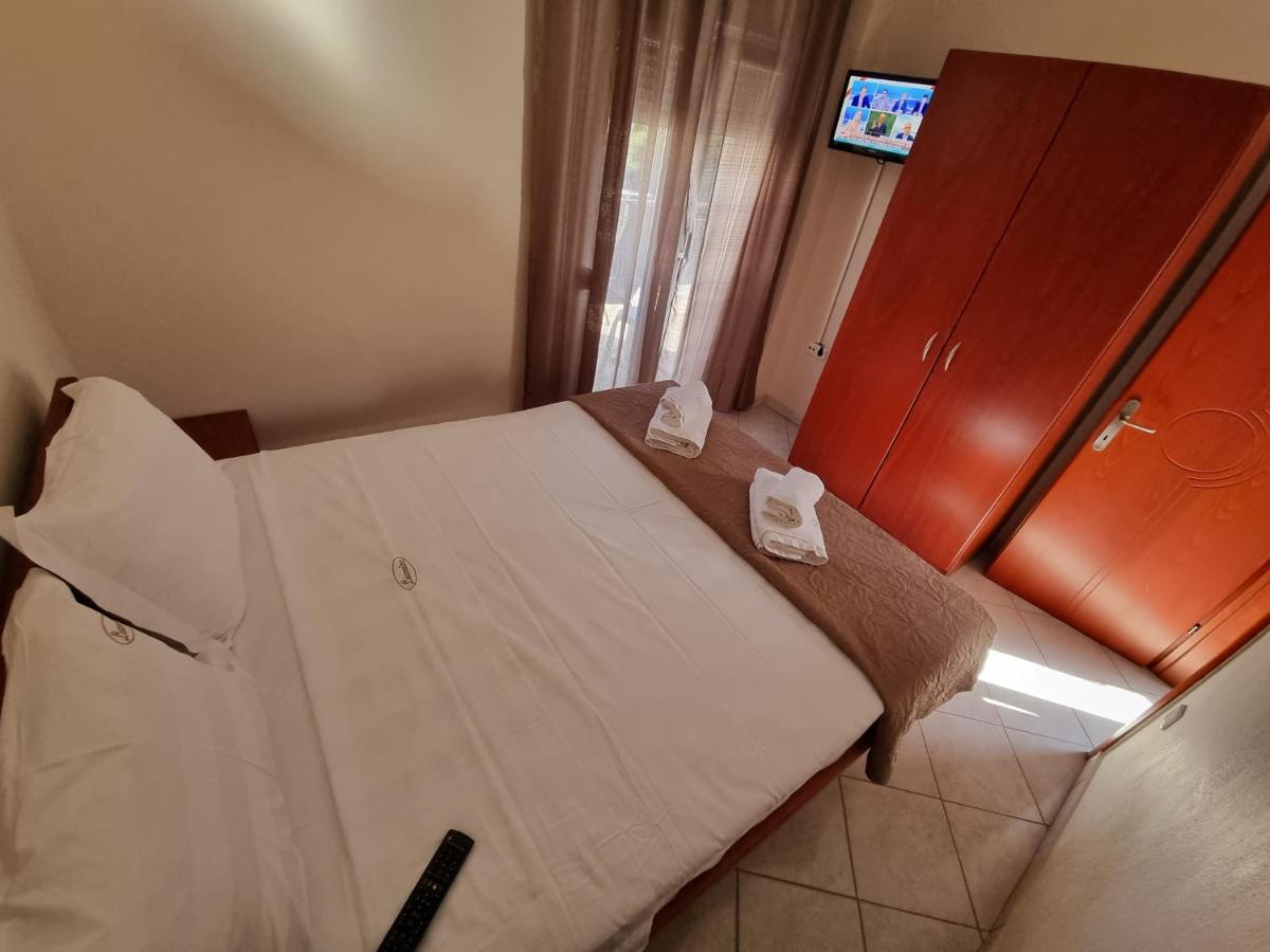 Premium Suites Ofrinion Bagian luar foto