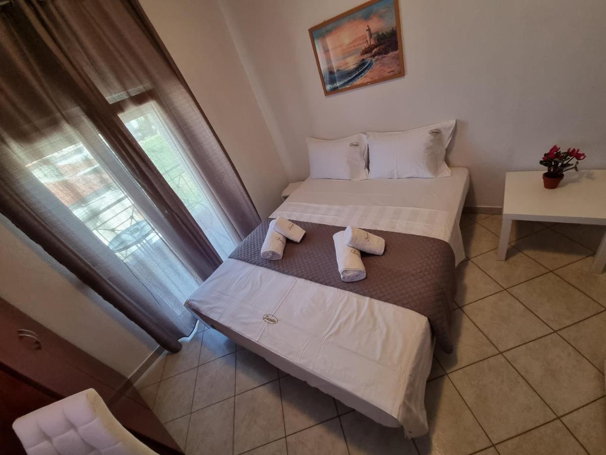 Premium Suites Ofrinion Bagian luar foto