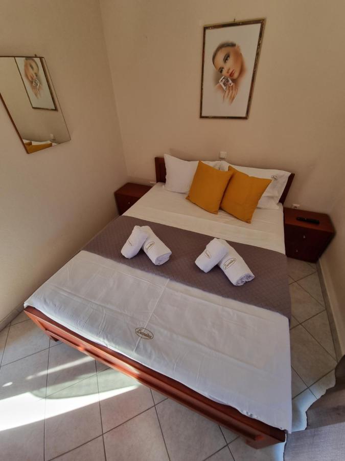 Premium Suites Ofrinion Bagian luar foto