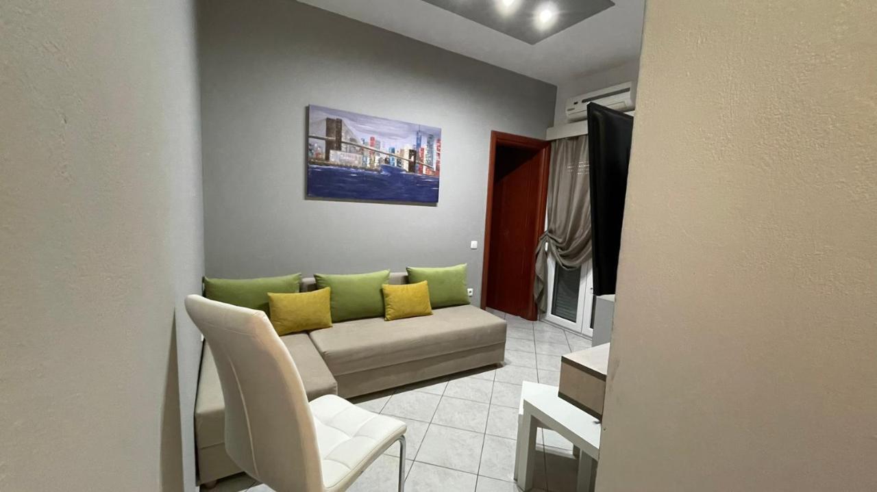 Premium Suites Ofrinion Bagian luar foto